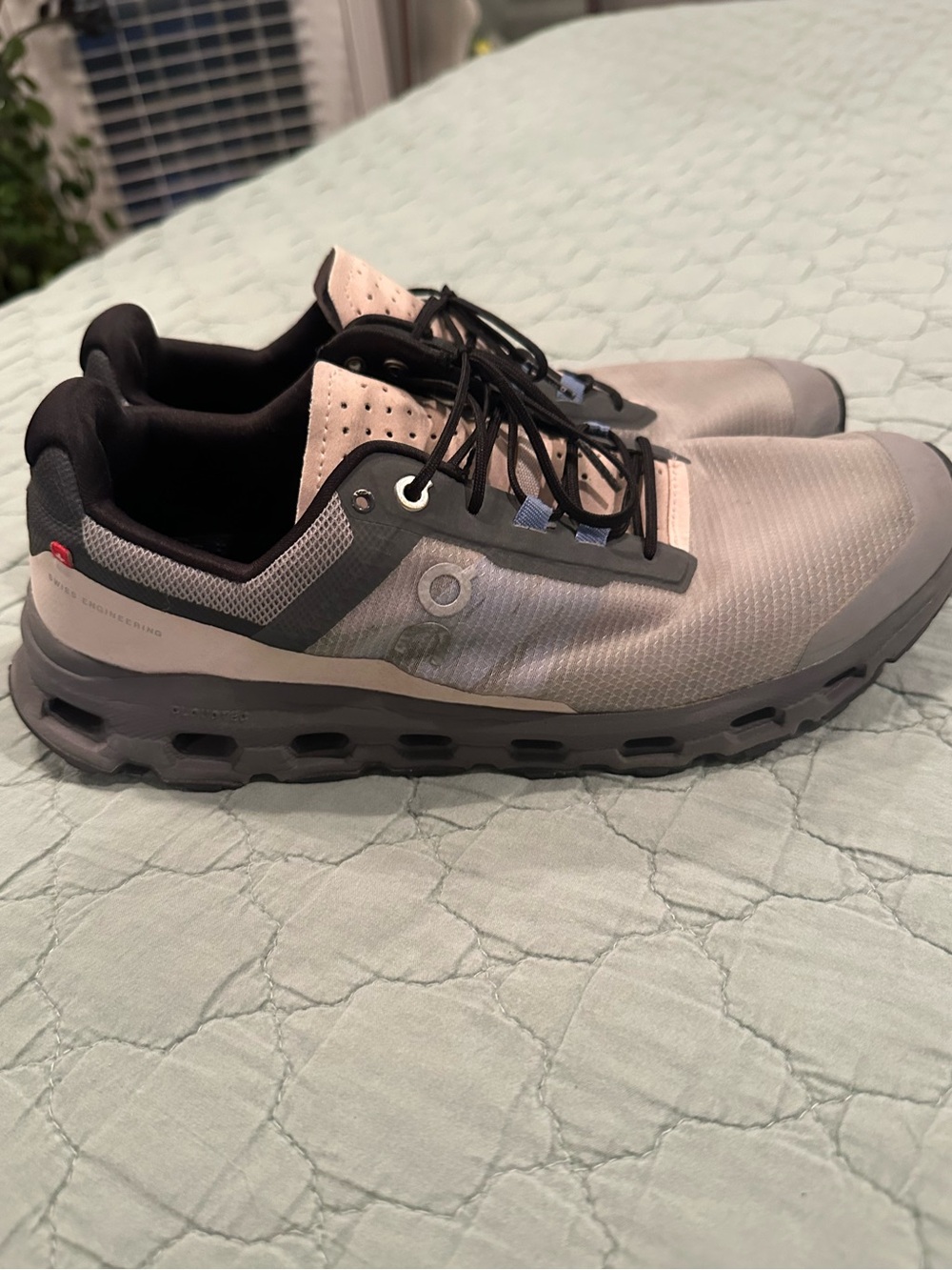 On Cloud Women’s Lightweight Pink and Black Mesh Sneakers